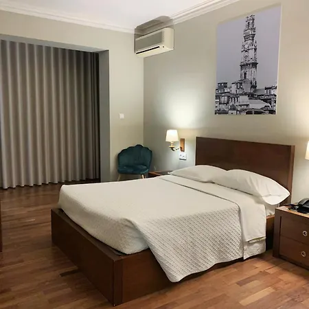 Puma Hotel *